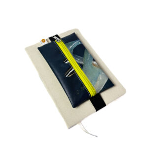 Notizbuch mit Federpenal